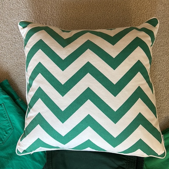 NWT Chevron Pillow - Picture 14 of 16